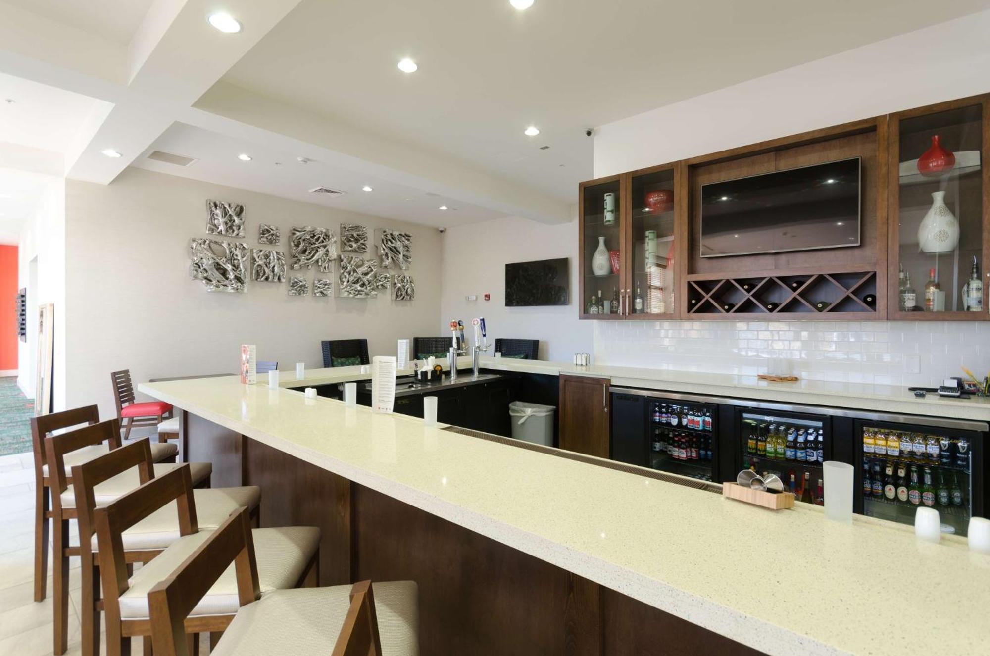Hilton Garden Inn Хикъри Екстериор снимка