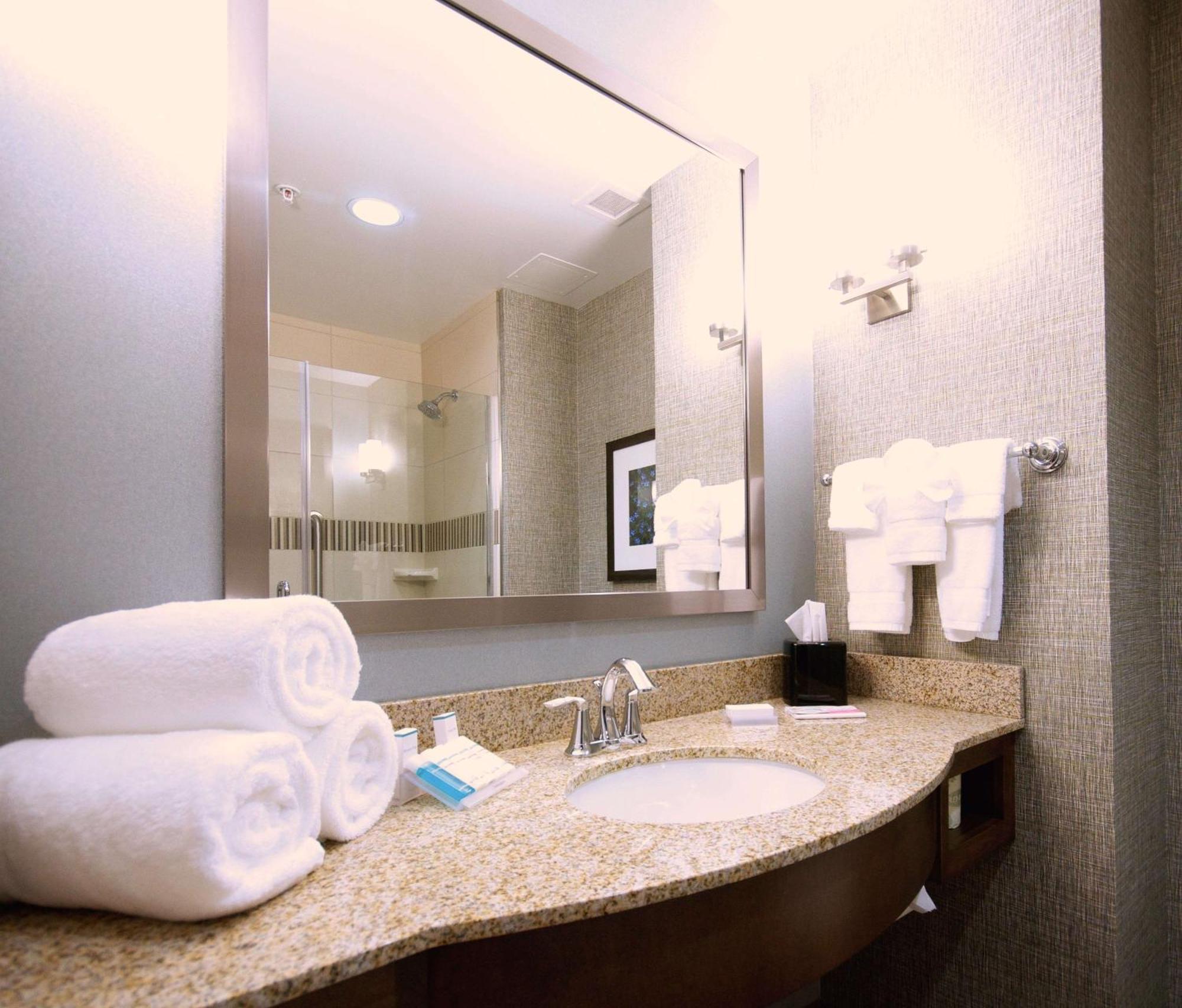 Hilton Garden Inn Хикъри Екстериор снимка